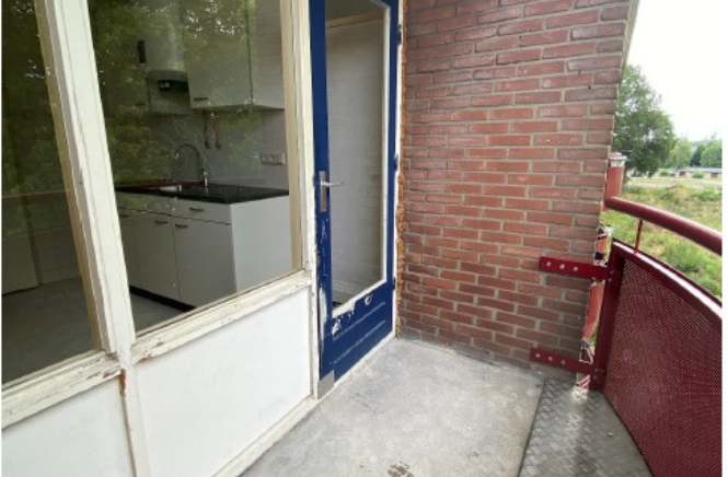 Rotte Kozijnen van een vve van de balkonzijde