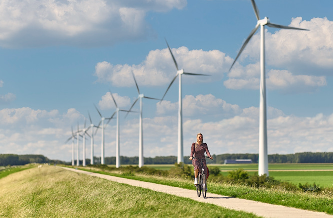 Dijk Duurzaam Windmolens Fiets Vrouw 665X436