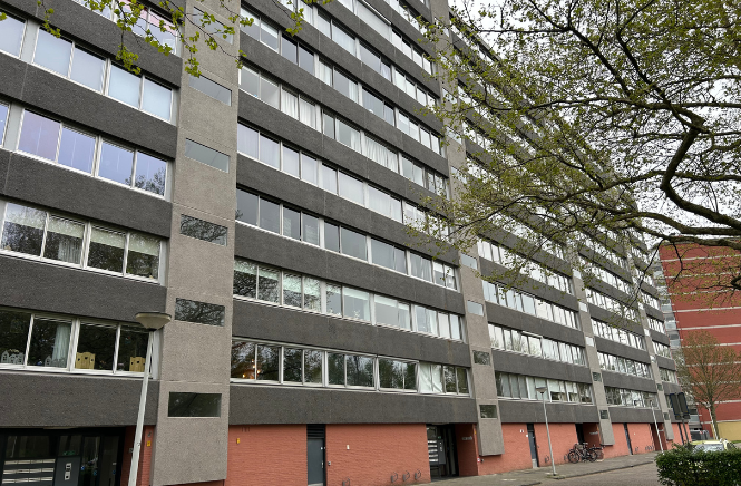 Vooraanzicht Van Een Groot Vve Complex Aan De P.J. Oudstraat Te Papendrecht