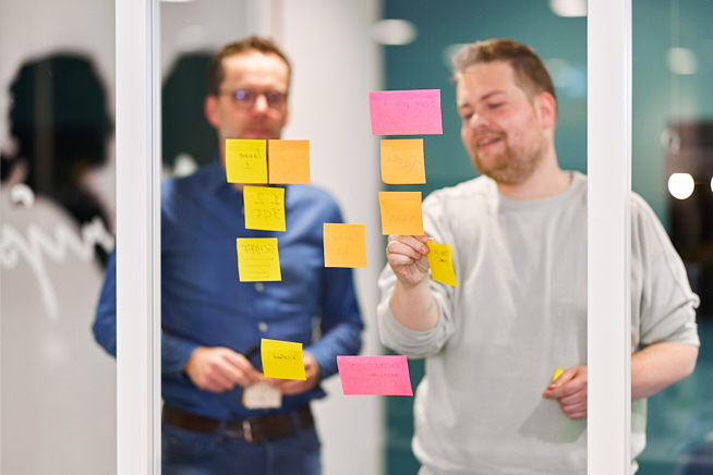 Werken Bij Svn Kantoor Amersfoort Marc Martjan Meeting Brainstorm Post It 665X436